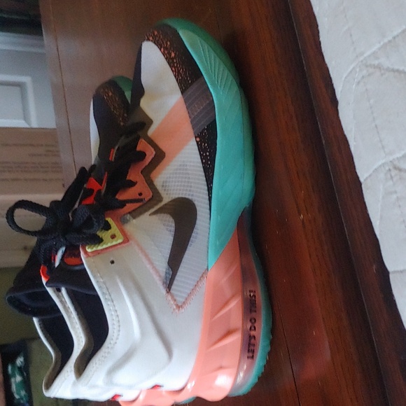 Nike Lebron 8's - Picture 2 of 4